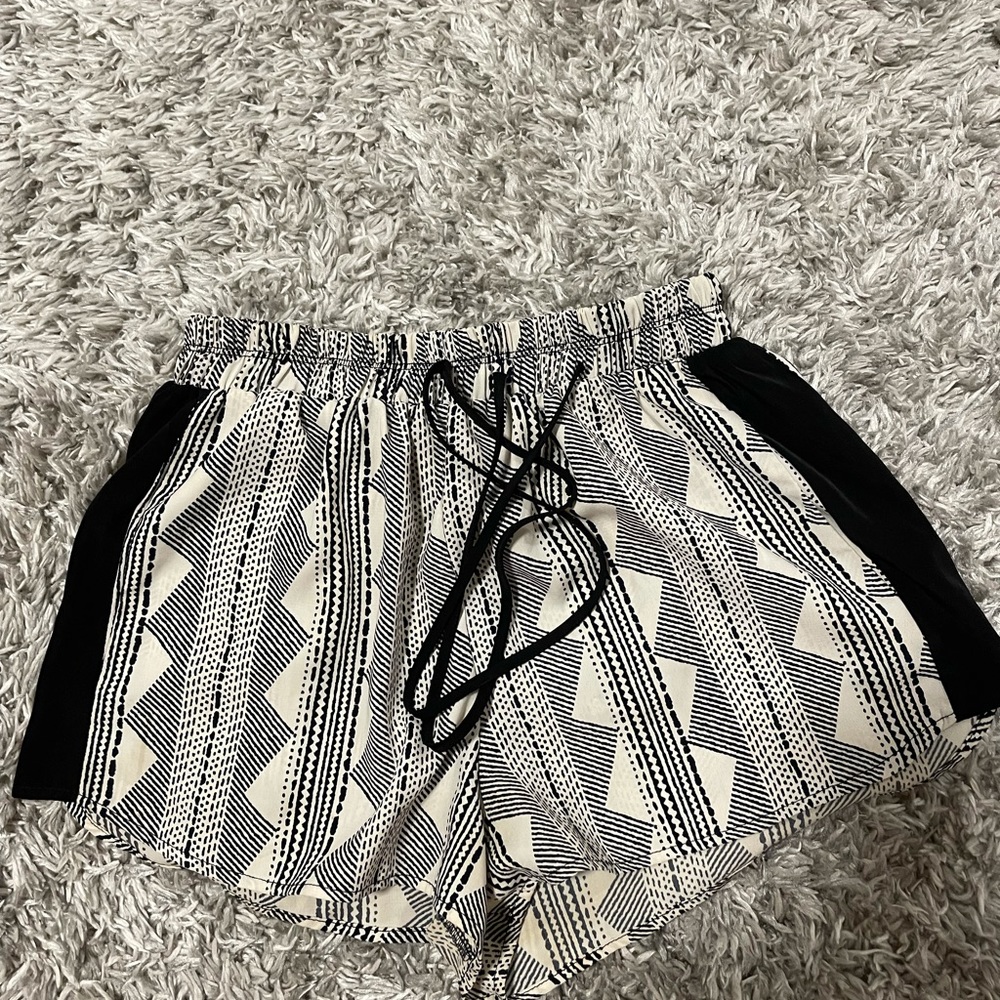 Silky patterned shorts